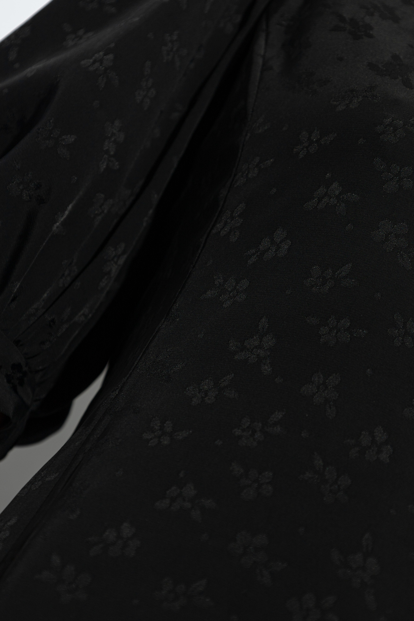ワンピース Chloe SS25 Chloe Dresses Black (CH25SRO14298 0YY) Chloé Black/gold mini dress in lamé blend | TheDoubleF